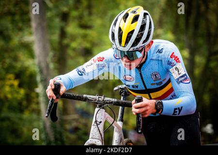 Belge Antoine Jamin photographié en action lors de la course junior des hommes aux Championnats d'Europe de cyclisme cycliste, dimanche 06 novembre 2022, à Namur, Belgique. BELGA PHOTO JASPER JACOBS Banque D'Images