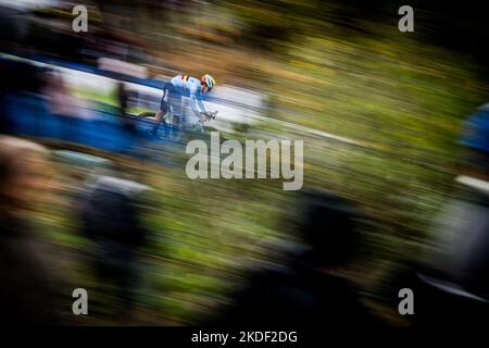 Belge Antoine Jamin photographié en action lors de la course junior des hommes aux Championnats d'Europe de cyclisme cycliste, dimanche 06 novembre 2022, à Namur, Belgique. BELGA PHOTO JASPER JACOBS Banque D'Images