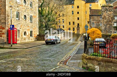 Edinburgh Scotland Dean Village, face au pont Bells Brae, vous trouverez des maisons et des appartements variés Banque D'Images