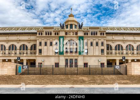 BARCELONE - AOÛT 11 : façade du stade olympique Lluis Companys dans le complexe de l'anneau olympique situé sur la colline de Montjuic, Barcelone, Catalogne, Espagne, Banque D'Images