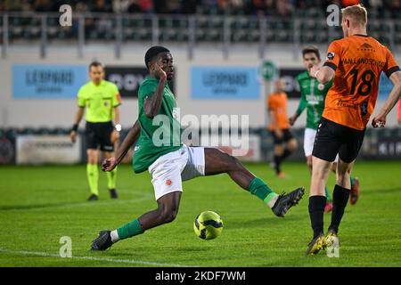 Keres Masangu (6) de Virton photographié lors d'un match de football entre Excelsior Virton et KMSK Deinze lors du match de 12th dans la Challenger Pro League pour la saison 2022-2023 , le samedi 5 novembre 2022 à Deinze , Belgique . PHOTO STIJN AUDOOREN | SPORTPIX Banque D'Images