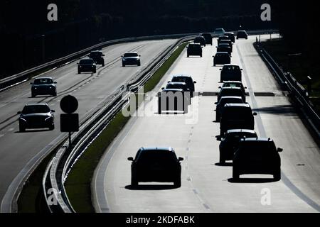 Berlin, Allemagne. 06th novembre 2022. La circulation circule sans interruption sur l'autoroute A114 le dernier jour des vacances d'automne à Berlin et Brandebourg. Credit: Christoph Soeder/dpa/Alay Live News Banque D'Images