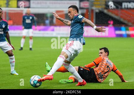 Volendam - Quilindschy Hartman de Feyenoord, Daryl van MIEGHEM du FC Volendam lors du match entre le FC Volendam et Feyenoord à Kras Stadion le 6 novembre 2022 à Volendam, pays-Bas. (Box to Box Pictures/Yannick Verhoeven) Banque D'Images