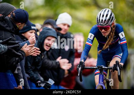 French Line Burquier photographiée en action lors de la course féminine de U23 aux Championnats d'Europe de cyclisme cycliste, dimanche 06 novembre 2022, à Namur, Belgique. BELGA PHOTO JASPER JACOBS Banque D'Images