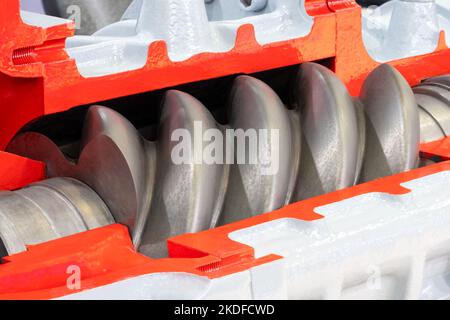 Pompe haute pression pour le pompage d'eau, de carburant, d'huile et de produits pétroliers, isolée sur fond blanc. Banque D'Images