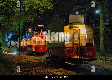 Vue nocturne du tramway de Heaton Park Banque D'Images