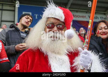 Warrington, Royaume-Uni. 06th novembre 2022. Les fans de Tongga arrivent au stade Halliwell Jones lors de la coupe du monde de rugby 2021 quart de finale match Tonga contre Samoa au stade Halliwell Jones, Warrington, Royaume-Uni, 6th novembre 2022 (photo de Mark Cosgrove/News Images) crédit: News Images LTD/Alay Live News Banque D'Images