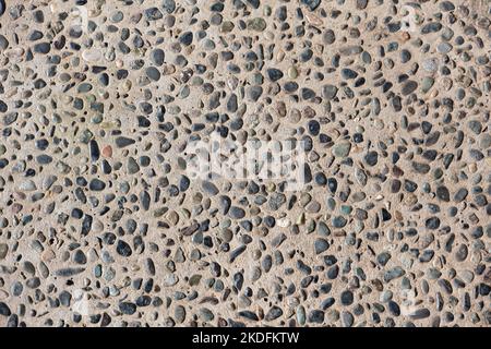 Cailloux dans une texture ou un arrière-plan en béton Banque D'Images