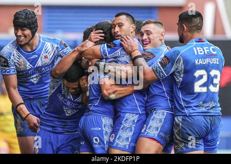 Warrington, Royaume-Uni. 06th novembre 2022. Jarome Luai des Samoa célèbre leur essai lors de la coupe du monde de rugby 2021 quart de finale match Tonga contre Samoa au stade Halliwell Jones, Warrington, Royaume-Uni, 6th novembre 2022 (photo de Mark Cosgrove/News Images) Credit: News Images LTD/Alay Live News Banque D'Images