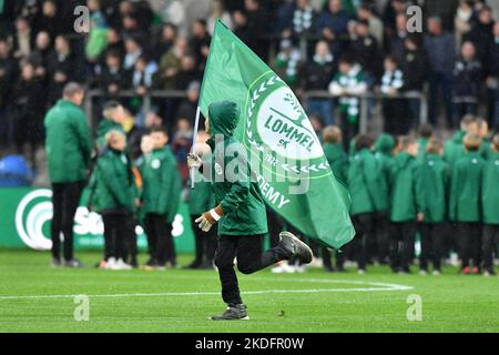 L'illustration montre les supporters de Lommel photographiés lors d'un match de football entre Lommel SK et Beerschot va, dimanche 06 novembre 2022 1B à Lommel, le 12 e jour de la deuxième division du championnat belge « Challenger Pro League » 2022-2023. BELGA PHOTO JILL DELSAUX Banque D'Images