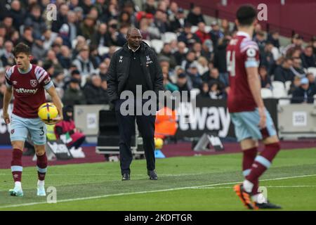 Patrick Vieira, directeur de Crystal Palace, regarde pendant le match de la Premier League West Ham United contre Crystal Palace au London Stadium, Londres, Royaume-Uni, 6th novembre 2022 (photo d'Arron Gent/News Images) Banque D'Images