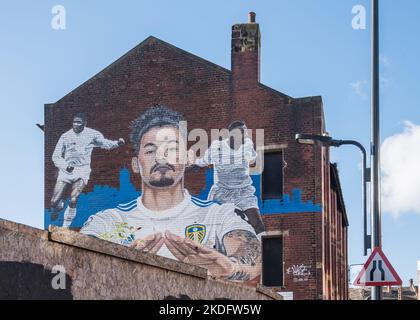 'Paing the Way'.Leeds United et Roc Nation se sont associés pour livrer cette fresque, sur les appels au coeur de Leeds, peint par Akse P19 Banque D'Images