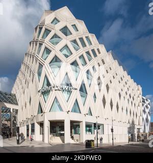 Un développement impressionnant à la porte Victoria de Leeds avec son complexe entrecroisé motif. Il inclut le centre commercial John Lewis à Leeds. Banque D'Images