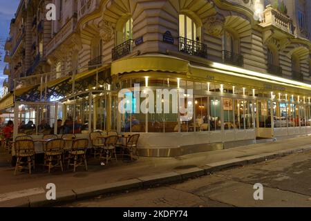 Chez Prosper, c'est une institution sur la place de la Nation, une sorte de brasserie et salon de thé français dans 11th quartier de Paris. Banque D'Images