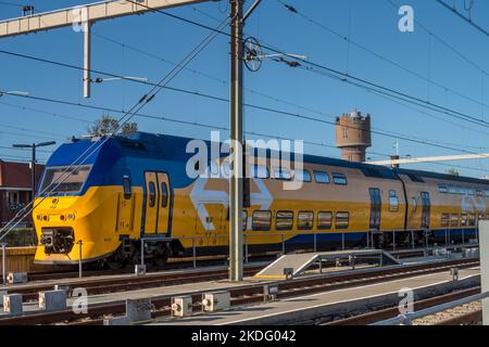 Den Helder, pays-Bas, septembre 2022. Train hollandais à la gare de Den Helder. Photo de haute qualité. Photo de haute qualité Banque D'Images