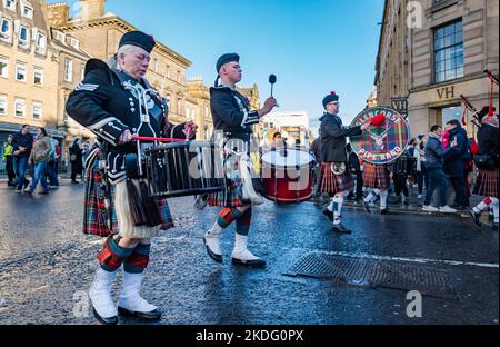 Édimbourg, Écosse, Royaume-Uni, 6th novembre 2022. Edinburgh Diwali: Un défilé a lieu dans George Street avec des groupes de pipe pour célébrer le festival indien. Photo : le collier de tuyau de Glencourt. Crédit : Sally Anderson/Alay Live News Banque D'Images