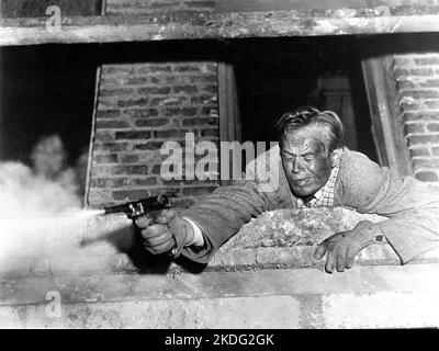 RICHARD WIDMARK tir pistolet / canon dans LA RUE SANS NOM 1948 réalisateur WILLIAM KEIGHLEY scénario original Harry Kleiner producteur Samuel G. Engel XX Century Fox Banque D'Images