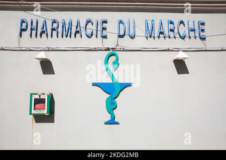 Pharmacie en Corse en Ile Rousse Corse Corse au bord de la mer méditerranée Banque D'Images