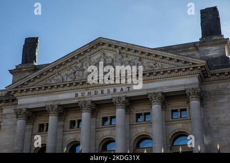 Berlin, Allemagne. 06th novembre 2022. Construction du Bundesrat par temps ensoleillé sur 6 novembre 2022. (Photo de Michael Kuenne/PRESSCOV/Sipa USA) crédit: SIPA USA/Alay Live News Banque D'Images