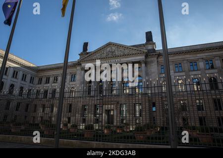 Berlin, Allemagne. 06th novembre 2022. Construction du Bundesrat par temps ensoleillé sur 6 novembre 2022. (Photo de Michael Kuenne/PRESSCOV/Sipa USA) crédit: SIPA USA/Alay Live News Banque D'Images