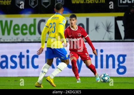 WAALWIJK - Milos Kerkez d'AZ Alkmaar pendant le match néerlandais Eredivisie entre RKC Waalwijk et AZ Alkmaar au stade des Mandemakers sur 6 novembre 2022 à Waalwijk, pays-Bas. ANP ED DU POL Banque D'Images