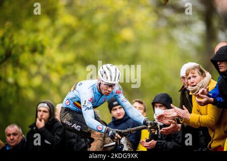 Laurens Sweeck Belge photographié en action lors de la course d'élite masculine aux Championnats d'Europe de cyclisme cycliste, dimanche 06 novembre 2022, à Namur, Belgique. BELGA PHOTO JASPER JACOBS Banque D'Images