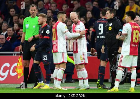 AMSTERDAM - (lr) Dusan Tadic d'Ajax, Davy Klaassen ou Ajax lors du match néerlandais Eredivisie entre AFC Ajax et PSV à l'arène Johan Cruijff sur 6 novembre 2022 à Amsterdam, pays-Bas. ANP OLAF KRAAK Banque D'Images