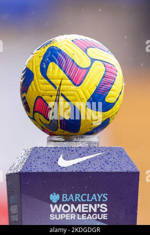 Barclays ballon de match Super League féminin pendant le match Super League féminin de Fa Liverpool Women vs Aston Villa Women à Prenton Park, Birkenhead, Royaume-Uni, 6th novembre 2022 (photo de Phil Bryan/News Images) Banque D'Images