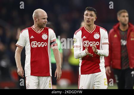 AMSTERDAM - (LR) Davy Klaassen d'Ajax, Steven Berghuis ou Ajax pendant le match néerlandais Eredivisiie entre AFC Ajax et PSV à l'arène Johan Cruijff sur 6 novembre 2022 à Amsterdam, pays-Bas. ANP MAURICE VAN STEEN Banque D'Images