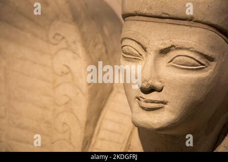 Leiden, pays-Bas - 04 JANVIER 2020 : gros plan de la statue de Sphinx avec couronne de Pschent égyptien de l'ancienne Chypre. Influence de l'Égypte ancienne Banque D'Images