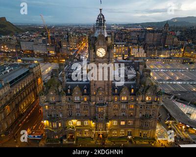 Vue aérienne de l'hôtel Balmoral à Édimbourg, Écosse, Royaume-Uni Banque D'Images