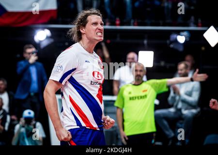 Prague, République tchèque. 06th novembre 2022. Jan Vanke de la République tchèque réagit pendant le championnat du monde de Futnet de l'UNIF les triplés hommes correspondent à la République tchèque contre la Slovaquie, Prague, République tchèque, 6 novembre 2022. Crédit: Jaroslav Svoboda/CTK photo/Alamy Live News Banque D'Images