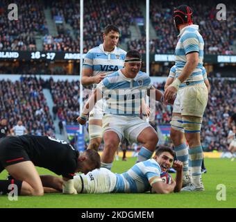 Londres, Royaume-Uni. 06th novembre 2022. Londres ANGLETERRE - 06 novembre: Santiago Carreras de l'Argentine va plus de son Tryduring automne série internationale match entre l'Angleterre contre l'Argentine au stade de Twickenham, Londres le 06th novembre, 2022 crédit: Action Foto Sport/Alay Live News Banque D'Images