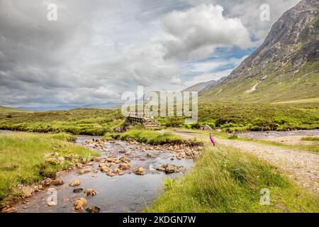 Pont sur la rivière Coupall à Lagangarbh, Glencoe, Écosse, Royaume-Uni Banque D'Images