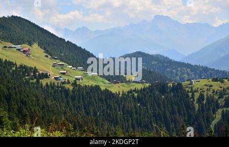 Situé à Rize, en Turquie, le plateau de Pokut est l'un des endroits les plus visités de la région. Banque D'Images