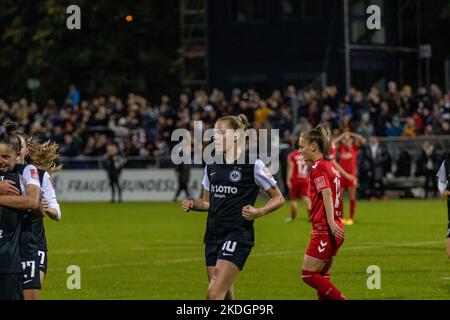 Francfort, Allemagne. 06th novembre 2022. Laura Freigang (Eintracht Francfort, 10) ; FLYERALARM Frauen-Bundesliga Spiel - Eintracht Frankfurt gegen 1.FC Koeln am 06.11.2022 à Francfort (Stadion am Brentanobad, Francfort, Allemagne) - LES RÈGLEMENTS DFB/DFL INTERDISENT TOUTE UTILISATION DE PHOTOGRAPHIES COMME SÉQUENCES D'IMAGES ET/OU QUASI-VIDÉO - crédit: Tim/Bruamy News en direct: Tim Brenamy/Brujamy Banque D'Images