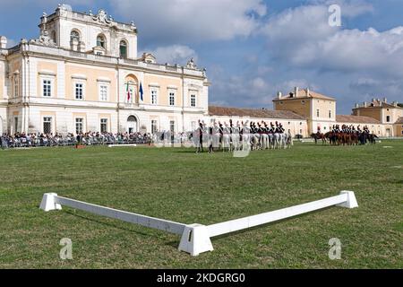 Palais royal de carditello carrousel des carabinieri à cheval avec les chevaux de la race Persano Banque D'Images