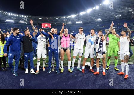 Stade olympique, Rome, Italie. 06th novembre 2022. Série Un championnat de football, Roma contre Latium ; Latium joueur célébrant leur victoire à la fin du match crédit: Action plus Sports/Alamy Live News Banque D'Images