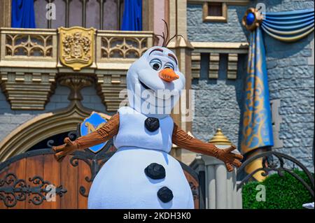 OLAF le bonhomme de neige dans un spectacle de scène Banque D'Images