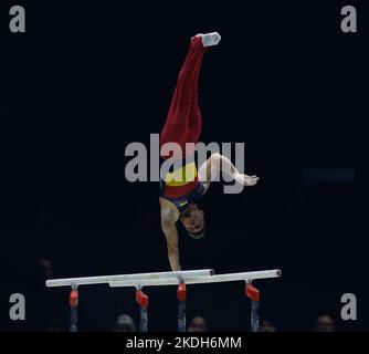 Liverpool, Royaume-Uni. 6th novembre 2022, M&amp;S Bank Arena, Liverpool, Angleterre; finales des Championnats du monde de gymnastique artistique 2022; final des appareils pour hommes barres parallèles - Jossimar Orlando Calvo Moreno (col) Credit: Action plus Sports Images/Alamy Live News Banque D'Images