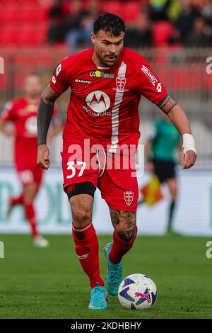 Monza, Italie. 06th novembre 2022. Patrick Ciurria d'AC Monza en action pendant la série Un match de football 2022/23 entre AC Monza et Hellas Verona FC au stade U-Power, Monza, Italie sur 06 novembre 2022 - photo FCI/Fabrizio Carabelli/SOPA Images crédit: SOPA Images Limited/Alay Live News Banque D'Images