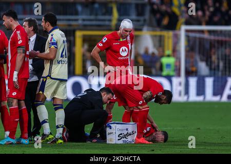 Monza, Italie. 06th novembre 2022. Stefano Sensi d'AC Monza blessé pendant la série Un match de football 2022/23 entre AC Monza et Hellas Verona FC au U-Power Stadium.final score; AC Monza 2:0 Hellas Verona (photo de Fabrizio Carabelli/SOPA Images/Sipa USA) Credit: SIPA USA/Alay Live News Banque D'Images