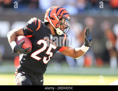 Cincinnati, Ohio, États-Unis. 6th novembre 2022. Chris Evans (25) des Bengals de Cincinnati au cours DE LA SEMAINE 9 de la saison régulière de la NFL entre les Carolina Panthers et les Bengals de Cincinnati à Cincinnati, Ohio. JP Waldron/Cal Sport Media/Alamy Live News Banque D'Images