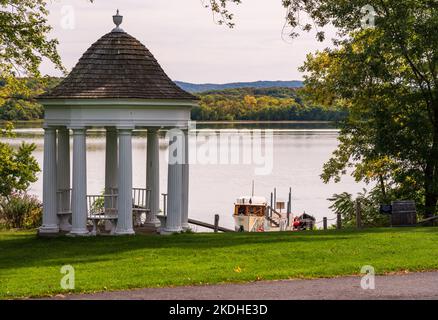 Fort Ticonderoga, NY - 30 septembre 2022 : excursions en bateau sur le lac Champlain depuis le fort Ticonderoga Banque D'Images