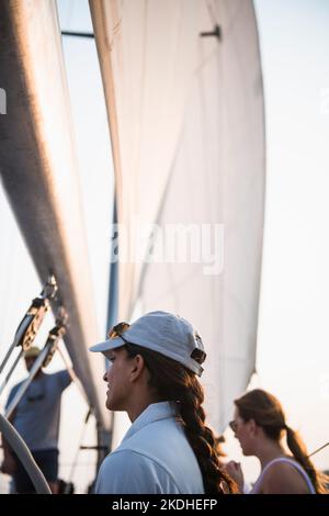 Capitaine Shivani Sood sur Newport voile charte Patrimoine 12M Banque D'Images