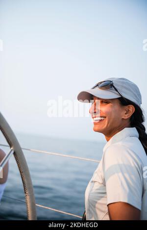 Capitaine Shivani Sood sur Newport voile charte Patrimoine 12M Banque D'Images