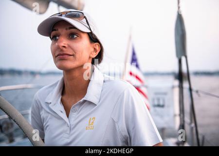 Capitaine Shivani Sood sur Newport voile charte Patrimoine 12M Banque D'Images