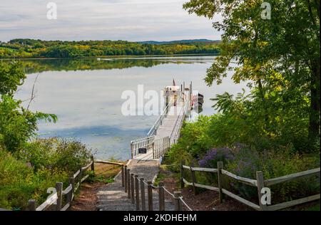 Fort Ticonderoga, NY - 30 septembre 2022 : excursions en bateau à Carillon sur le lac Champlain depuis le fort Ticonderoga Banque D'Images