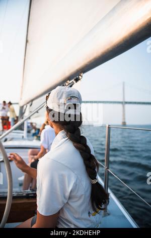 Capitaine Shivani Sood sur Newport voile charte Patrimoine 12M Banque D'Images