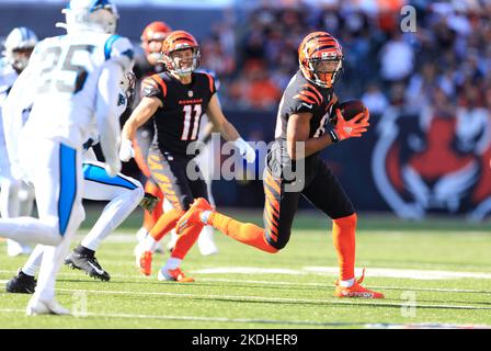 Cincinnati, Ohio, États-Unis. 6th novembre 2022. Tyler Boyd (83) des Bengals de Cincinnati au cours DE LA SEMAINE 9 de la saison régulière de la NFL entre les Carolina Panthers et les Bengals de Cincinnati à Cincinnati, Ohio. JP Waldron/Cal Sport Media/Alamy Live News Banque D'Images